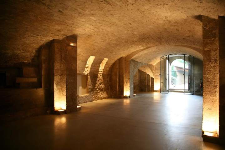 Event hall for rent Apt
